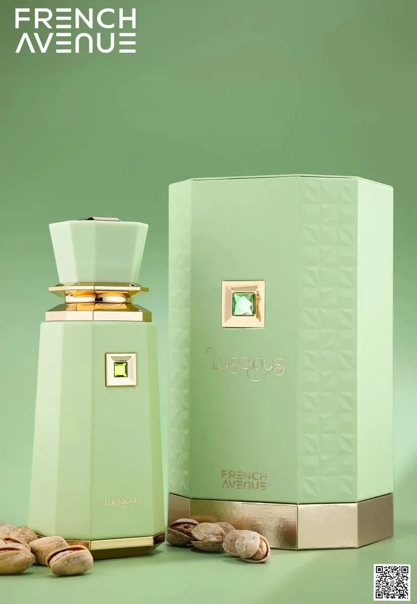 Detalle de la botella del perfume French Avenue Luscious Fragrance World con tapa dorada y diseño moderno