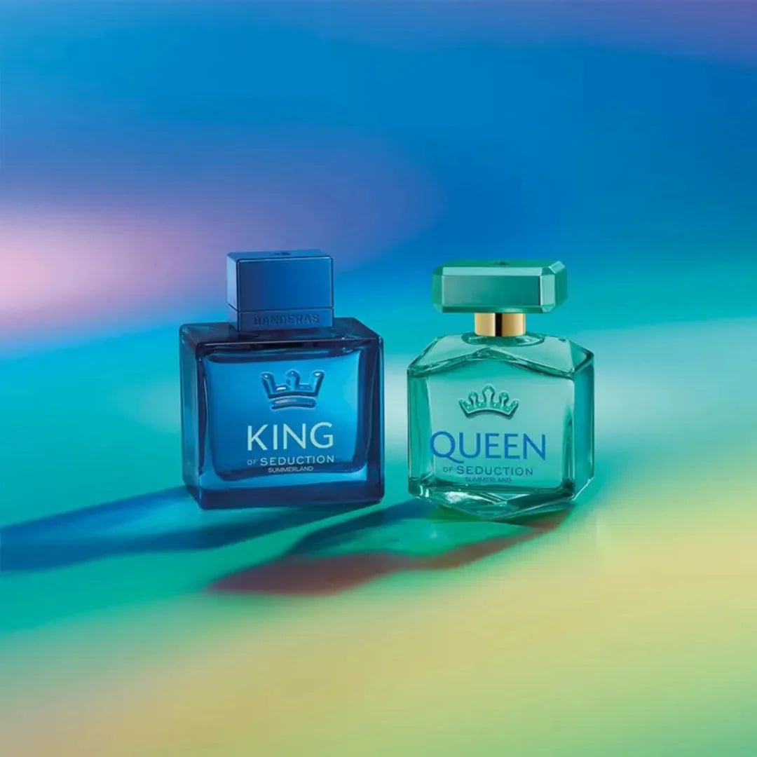 Detalle del frasco Antonio Banderas King Of Seduction Summerland resaltando el logotipo y tono azul marino del envase