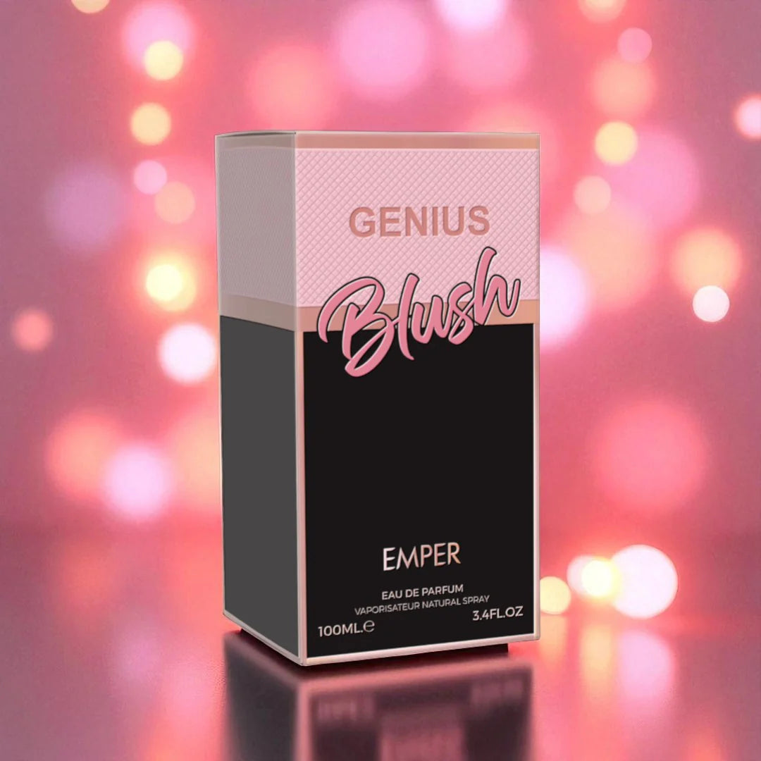 Detalle del frasco y caja del perfume Emper Genius Blush con acabado rosado brillante y forma rectangular elegante