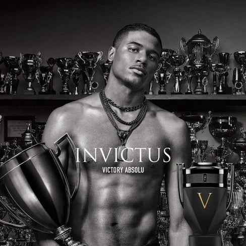 detalle del frasco del perfume invictus victory absolu eau de parfum para hombres original