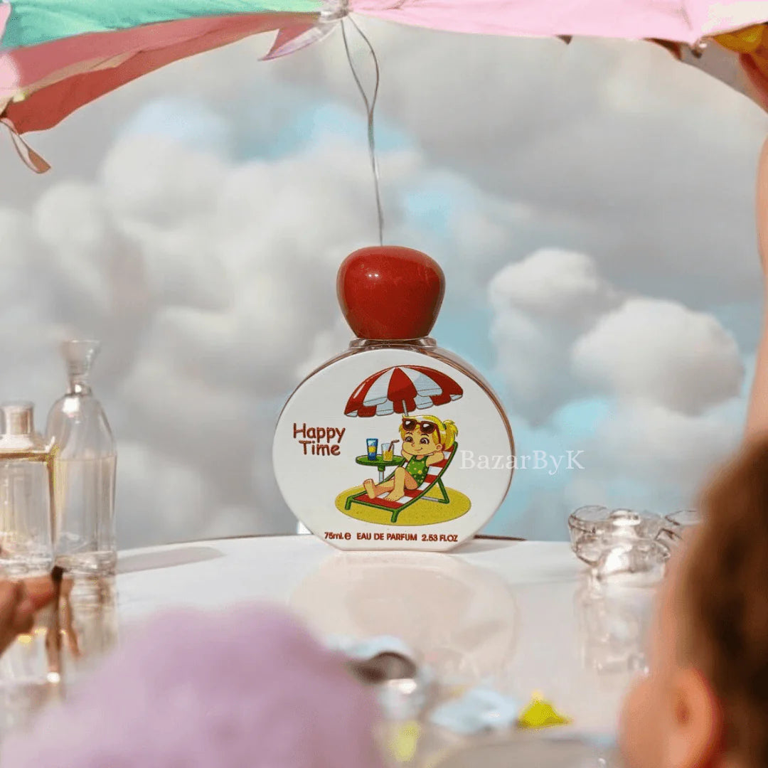 detalle cercano del frasco del perfume happy time lattafa resaltando el tapón brillante y el diseño infantil del envase