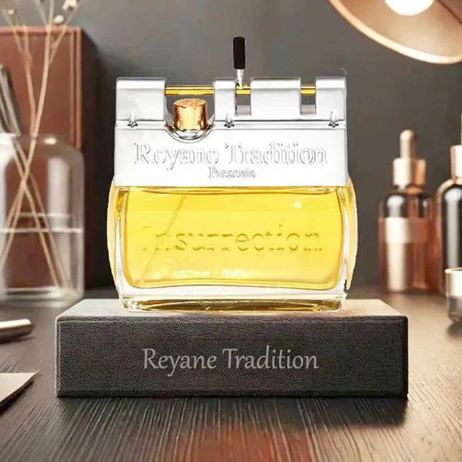 Vista frontal del perfume Insurrection Reyane Tradition fragancia masculina sofisticada
