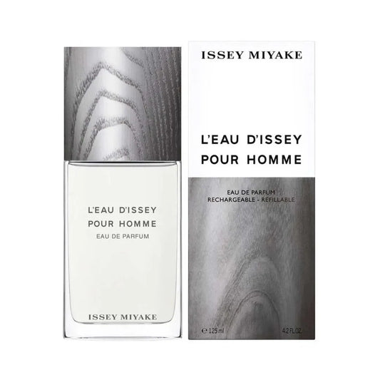 Perfume Issey Miyake Eau de Parfum L'Eau D'Issey 125ml botella elegante sobre fondo blanco