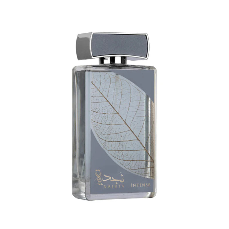 detalle del frasco perfume lattafa najdia intense con textura brillante y logotipo grabado