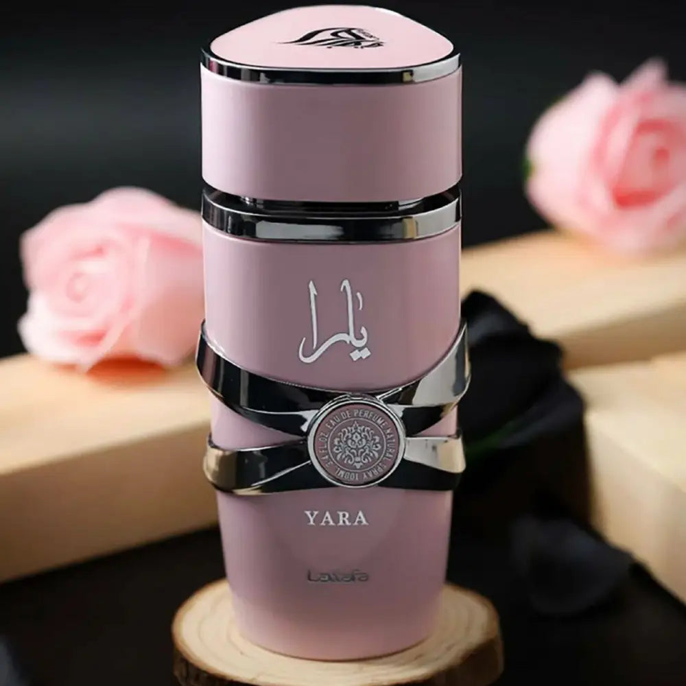 Vista frontal del perfume Lattafa Yara de 100ml con diseño elegante y detalles dorados