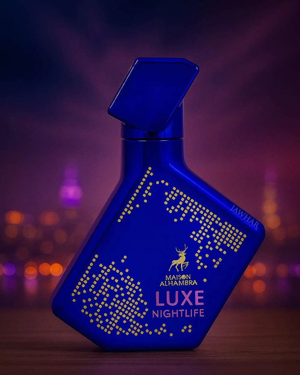 imagen del perfume luxe nightlife sobre fondo neutro mostrando su familia olfativa ámbar amaderada