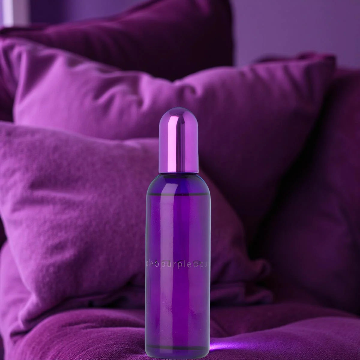 Frasco de perfume Milton Lloyd Colour Me Purple 100ml aroma floral frutal con notas suaves luminosas y delicadas
