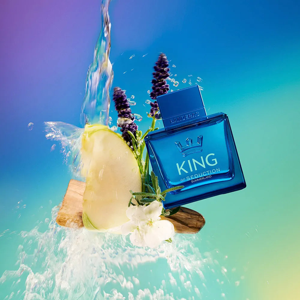 perfume summerland blue seduction de 100ml presentado por antonio banderas con frasco azul tapa azul y detalles elegantes