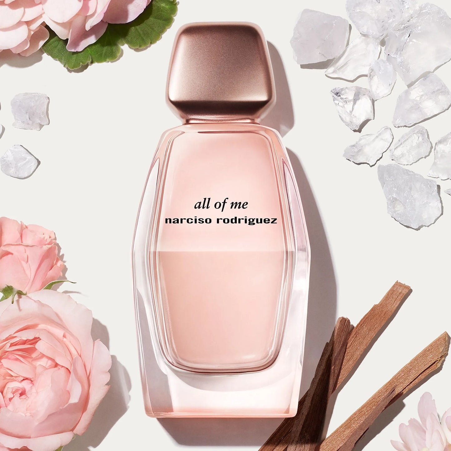 presentación completa del perfume narciso rodriguez all of me 90 ml junto a su caja original color rosado pastel