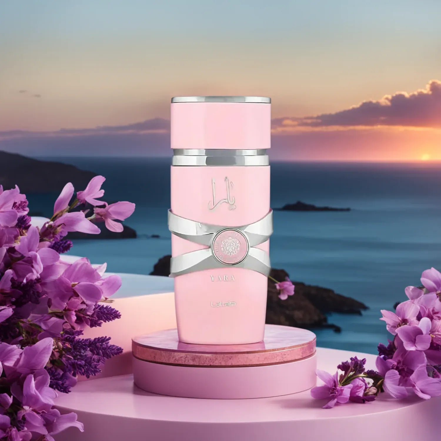 Perfume Lattafa Yara mujer 100ml junto a su caja original color rosa pastel con letras doradas