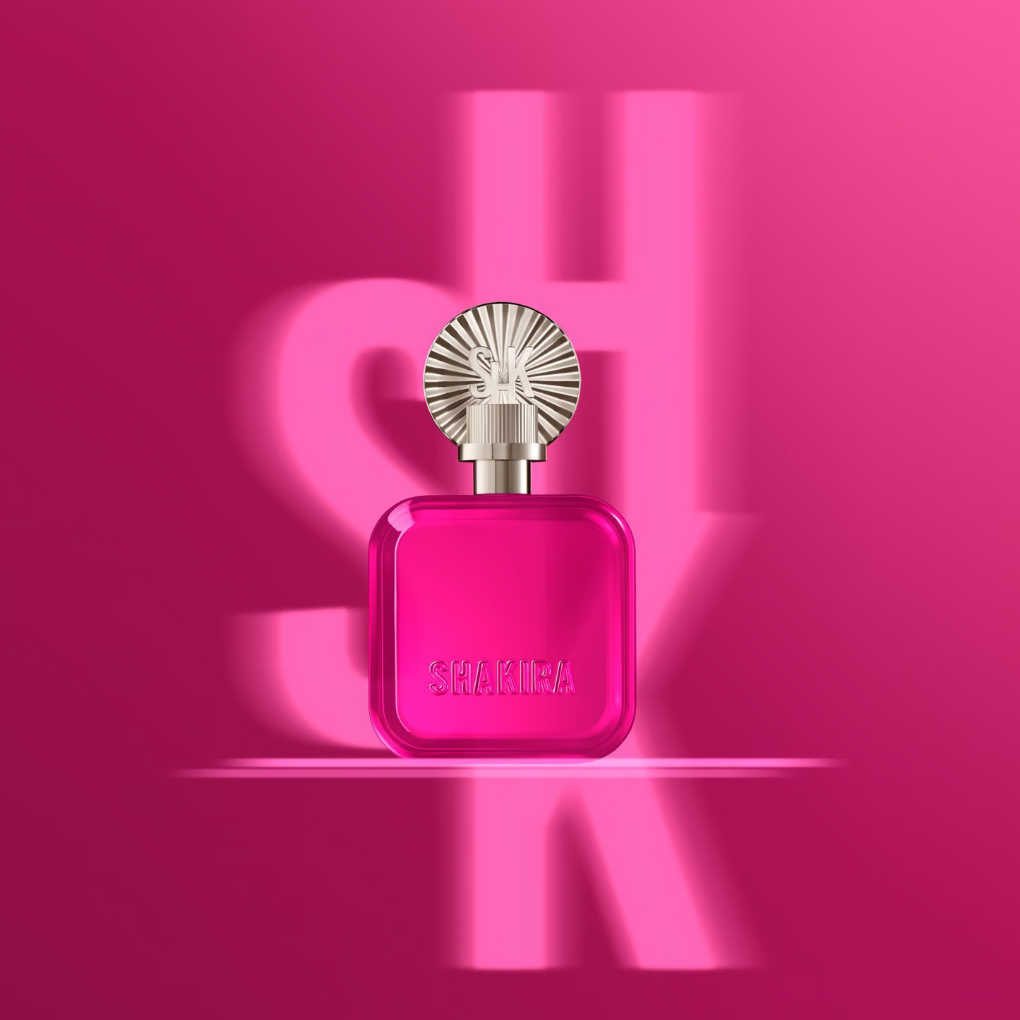 Perfume Shakira Fucsia EDP 80ml frasco rosa intenso con tapón plateado y etiqueta blanca