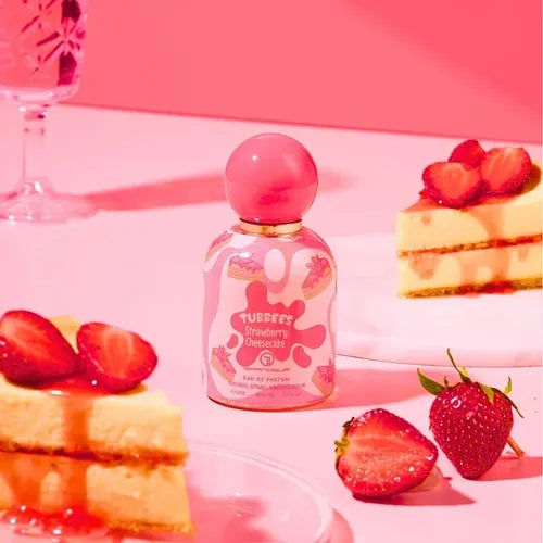 Perfume Tubbees Strawberry Cheesecake Grandeur EDP 50ml frasco divertido con diseño de tarta de queso y fresa