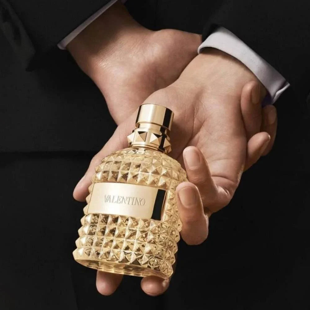 Perfume Valentino Uomo Born In Roma The Gold 100ml EDT frasco elegante con logo Valentino