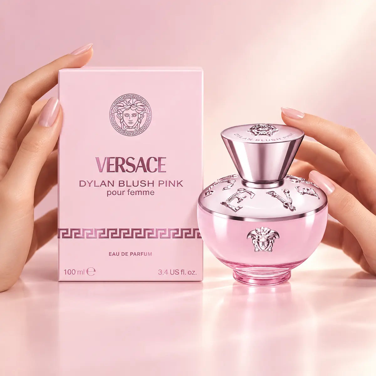 presentación publicitaria femenina de versace dylan blush pink 100 ml