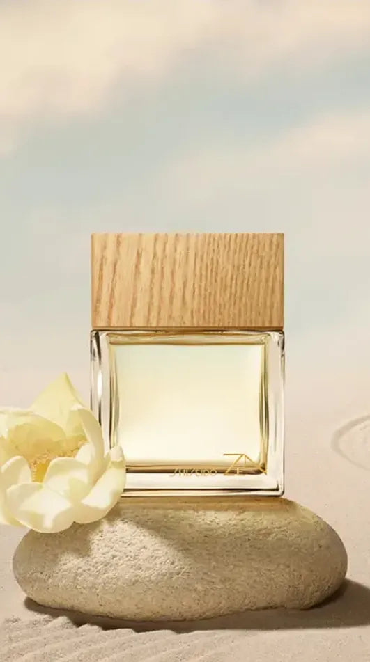 Perfume Shiseido Zen original para mujer con fragancia floral, frutal y amaderada de estilo elegante y sofisticado.