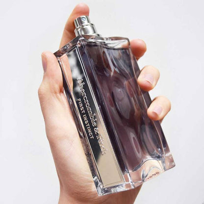 Abercrombie First Instinct perfume masculino 100ml EDT con notas vibrantes de jengibre mandarina y almizcle para hombres activos

