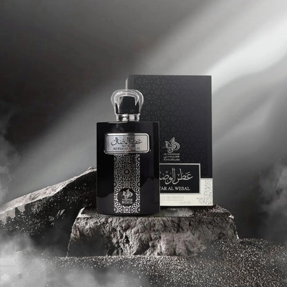 imagen del perfume al wataniah attar al wesal 100 ml representando su esencia cálida y duradera