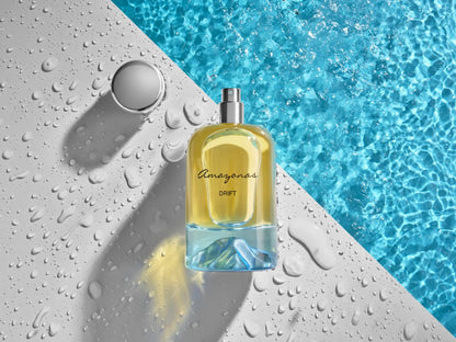 fotografía del perfume amazonas drift atralia destacando su carácter aromático con toques de madera y frescura