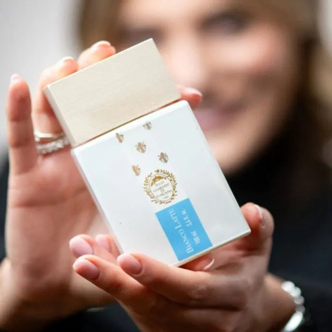 Botella Bianco Latte Eau de Parfum vista detallada presentación nicho