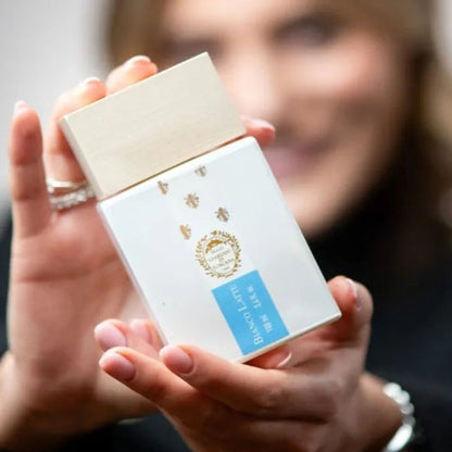 Botella Bianco Latte Eau de Parfum vista detallada presentación nicho
