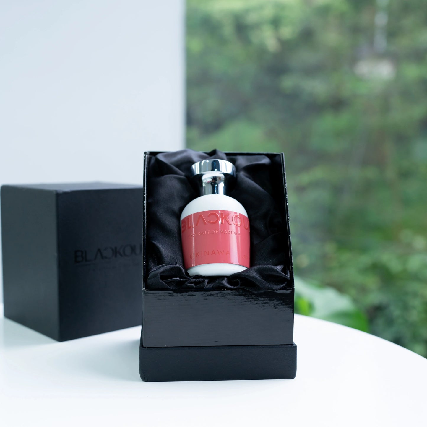 Caja original del perfume Black Oud Okinawa 50 ml