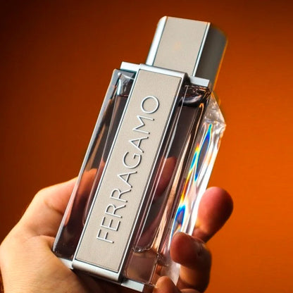 Botella Bright Leather Eau de Toilette vista detallada