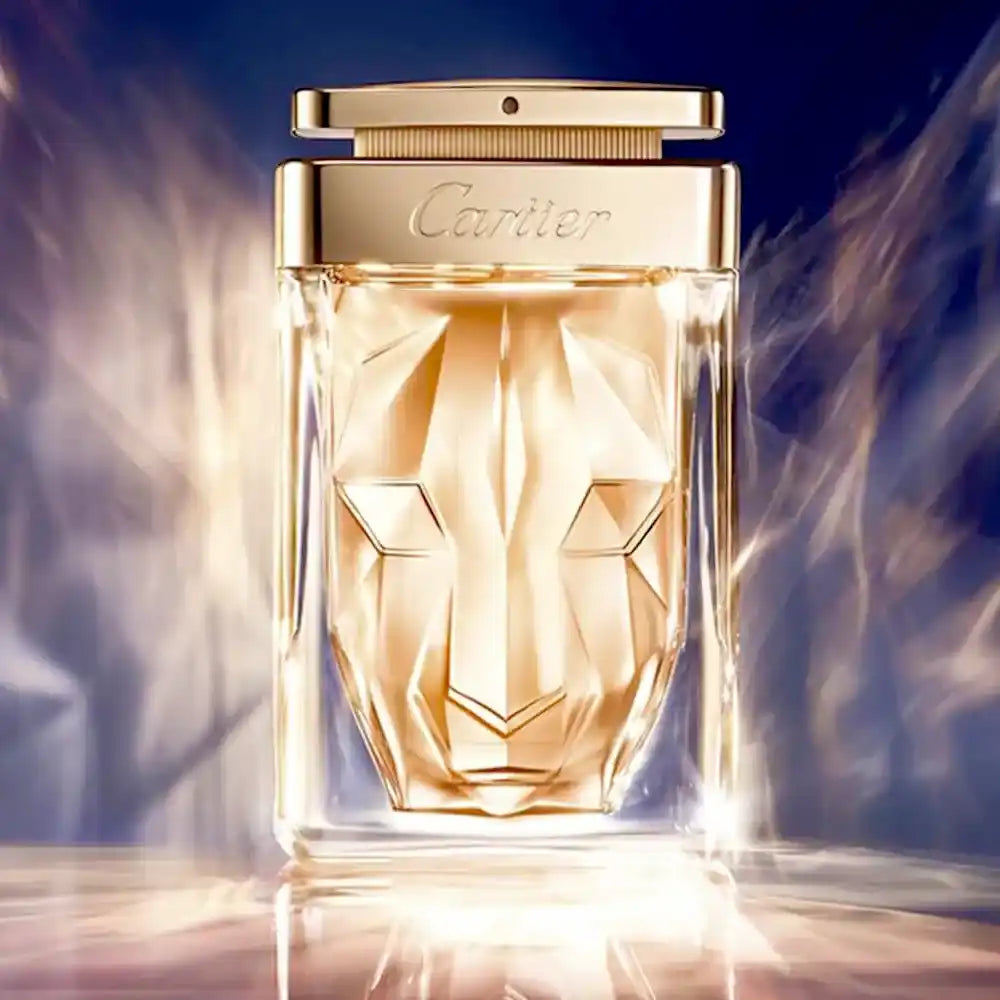 Detalle del perfume Cartier La Panthère con notas de gardenia, almizcle y pachulí.