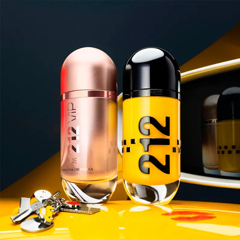 Detalle del frasco 212 VIP Rosé Cap NYC perfume femenino amarillo elegante y moderno