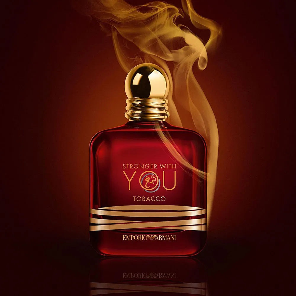 perfume Emporio Armani Stronger With You Tobacco con textura del vidrio y reflejos dorados