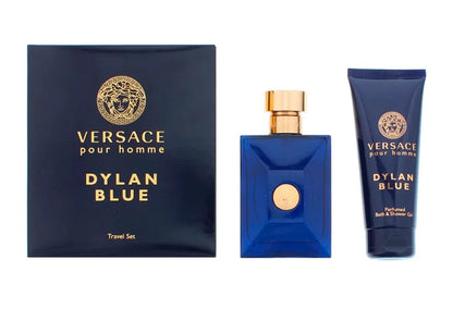 Estuche Versace Dylan Blue Hombre 100ml con perfume y productos complementarios sobre fondo blanco