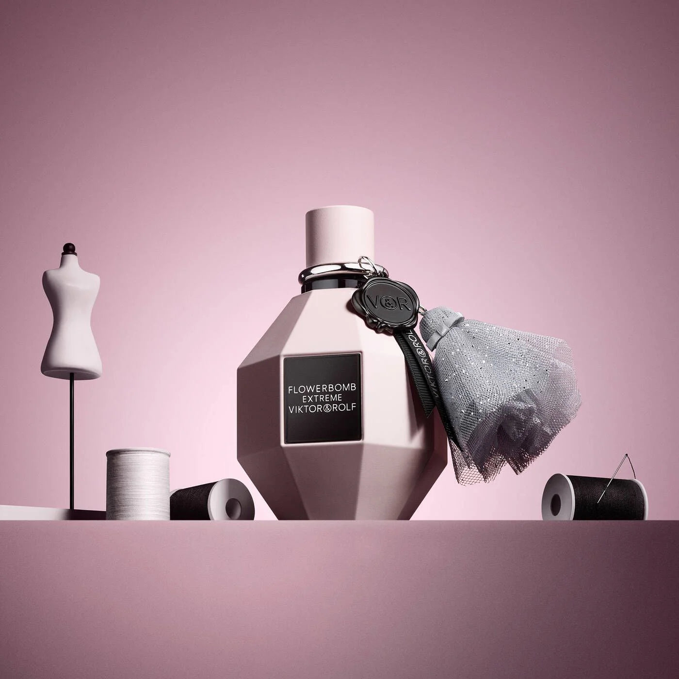 Vista lateral del perfume Flowerbomb Extreme Viktor & Rolf 100ml