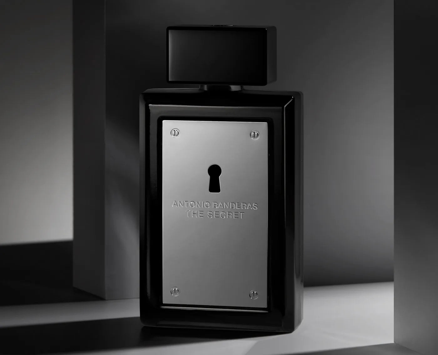 Fragancia masculina The Secret Antonio Banderas con notas de lavanda pachulí y ámbar