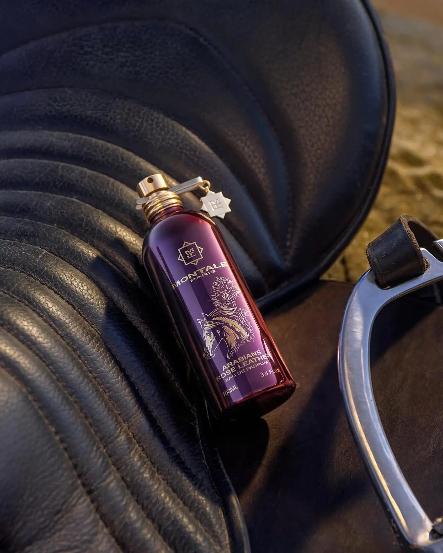imagen del perfume montale arabians rose leather mostrando su frasco elegante y fondo oscuro que resalta su estilo