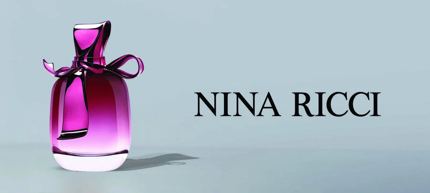 detalle del perfume ricci ricci con reflejos brillantes y aroma floral chipre femenino