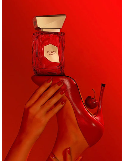 imagen del perfume chaos extrait french avenue sobre fondo claro destacando su estilo elegante y moderno