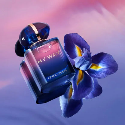 vista lateral del perfume my way parfum giorgio armani 90 ml con tapa azul brillante