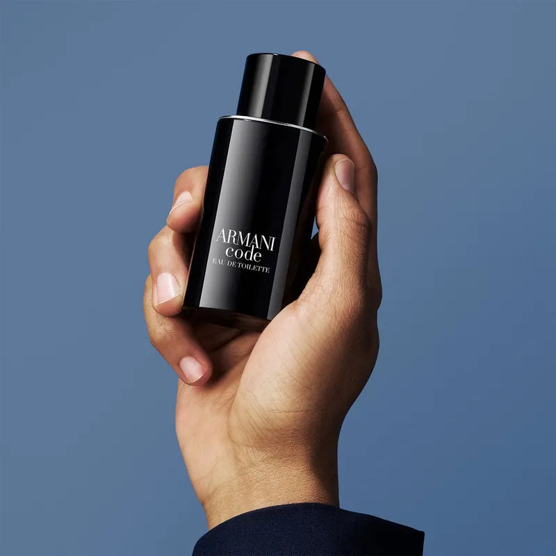 foto del perfume armani code eau de parfum resaltando su diseño minimalista y el logo de giorgio armani