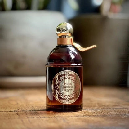 Vista lateral del perfume Guerlain Épices Exquises Eau De Parfum 125ml