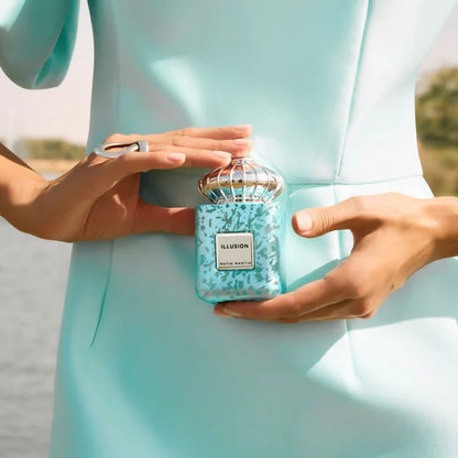 detalle cercano de la tapa del perfume illusion matin martin resaltando su diseño