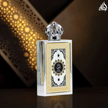 Vista frontal del perfume King Of Arabia de Lattafa mostrando su diseño elegante y logotipo dorado
