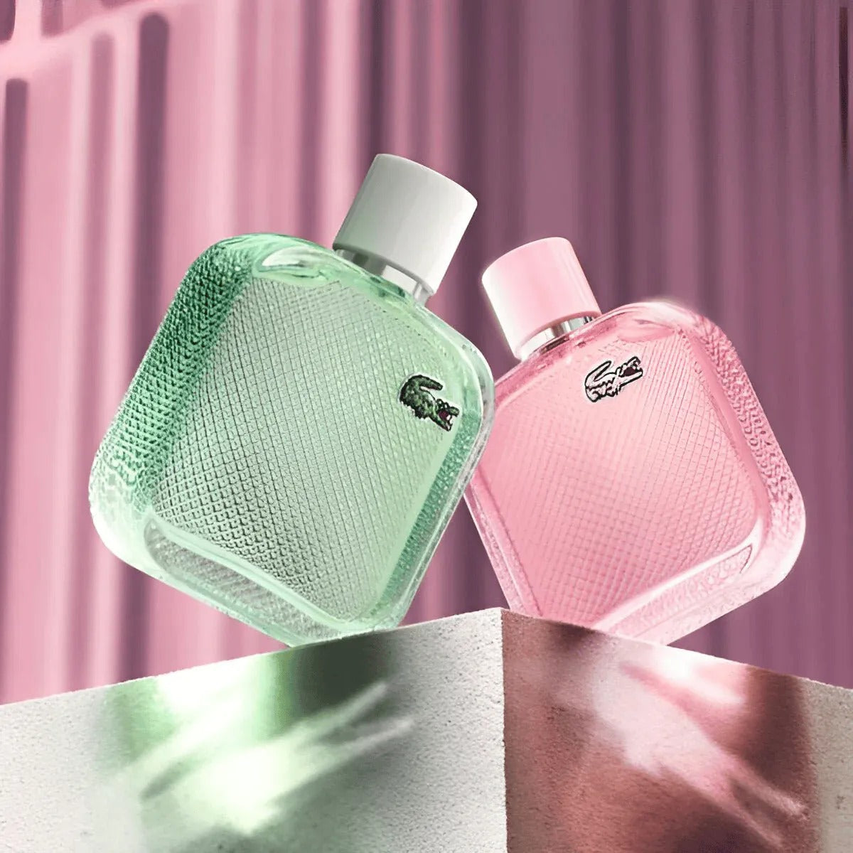 Vista lateral del perfume Lacoste L.12.12 Blanc Eau Fraîche Eau de Toilette 100ml