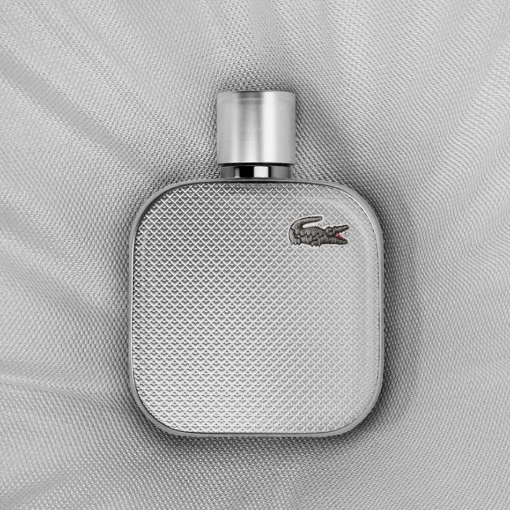 Vista lateral del perfume Lacoste L12 Silver Gray Eau de Parfum