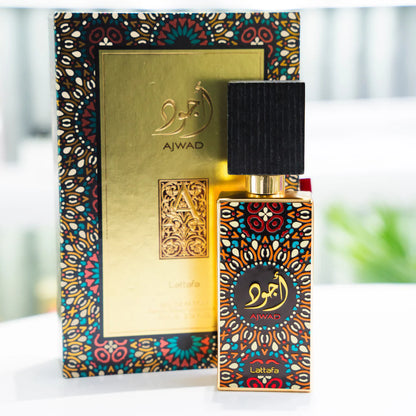 Detalle del frasco Lattafa Ajwad Eau De Parfum Unisex 60ml
