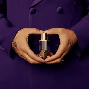 perfume royalty amethyst maluma 75 ml mostrando diseño elegante y moderno con tapa dorada