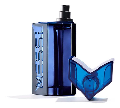 Frasco del perfume Messi Edp visto de frente mostrando su etiqueta y tono azul metálico distintivo