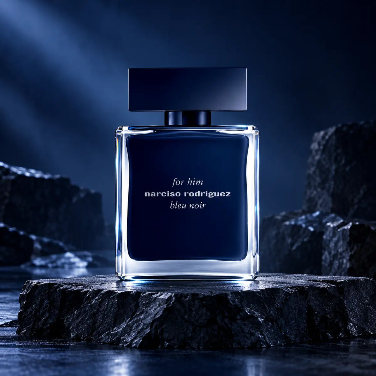 narciso rodriguez bleu noir edt 100 ml para hombre en ambiente masculino azul oscuro
