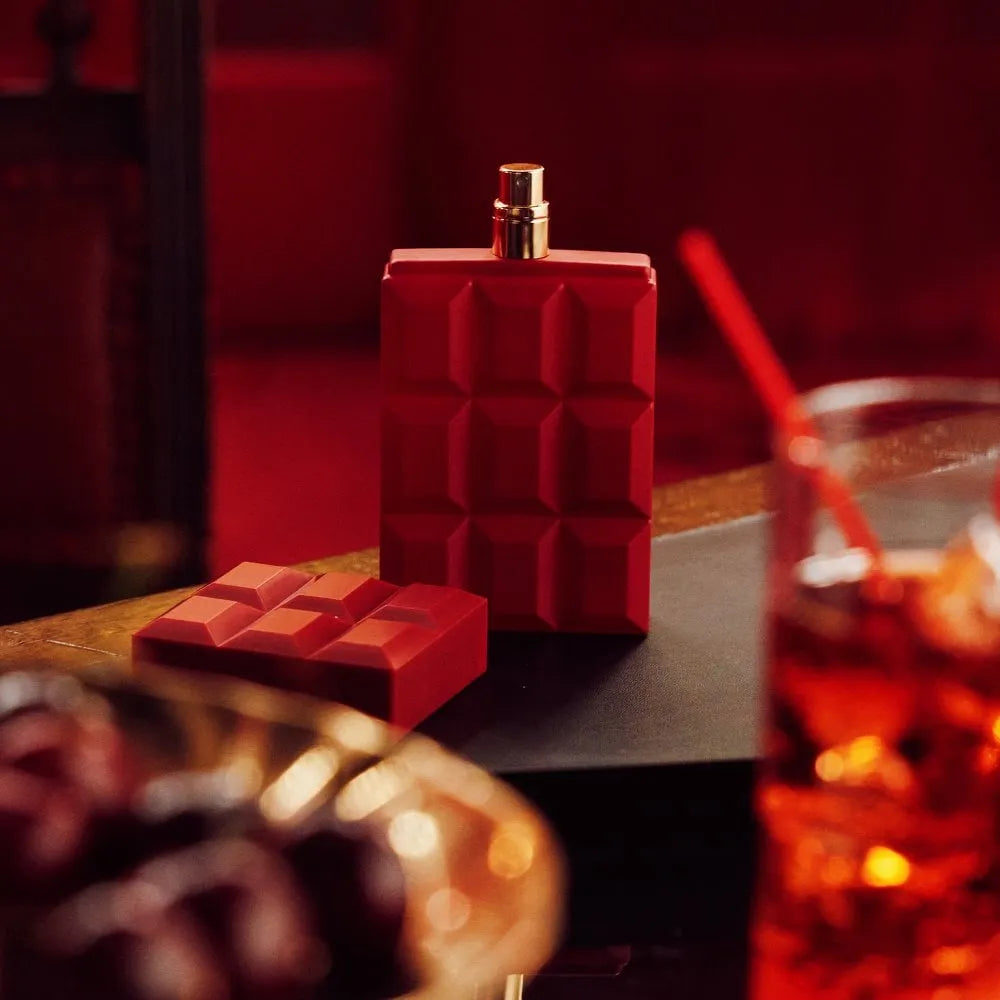 vista lateral del perfume Sabrina Carpenter Sweet Tooth Cherry Baby 75ml