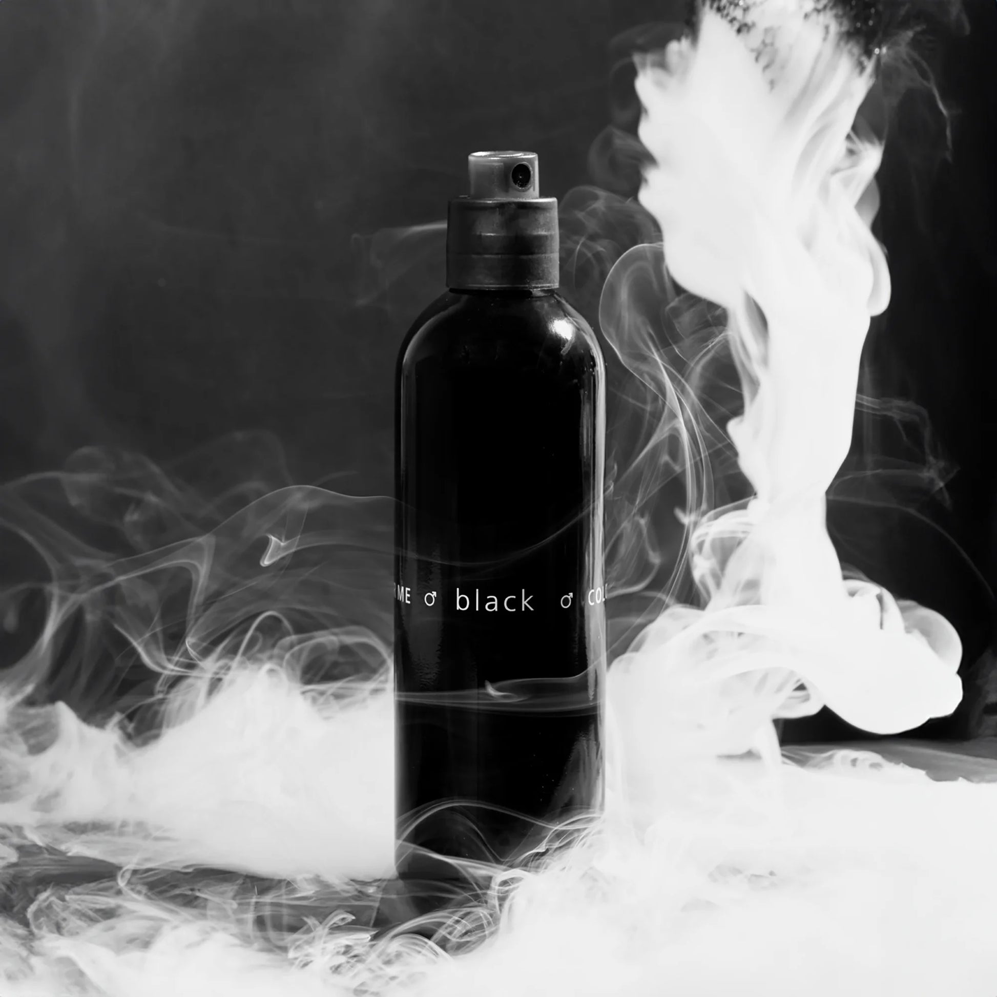 Botella de perfume Colour Me Black Milton Lloyd 100ml para hombre con notas orientales y especiadas duraderas
