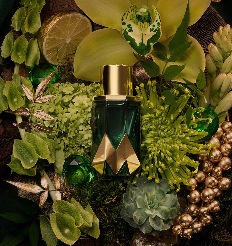 vista lateral del perfume Jade For Queens resaltando diseño y color verde