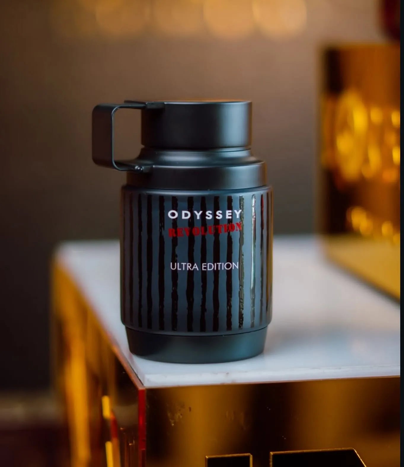 presentación completa del perfume Odyssey Revolution Armaf con frasco y caja
